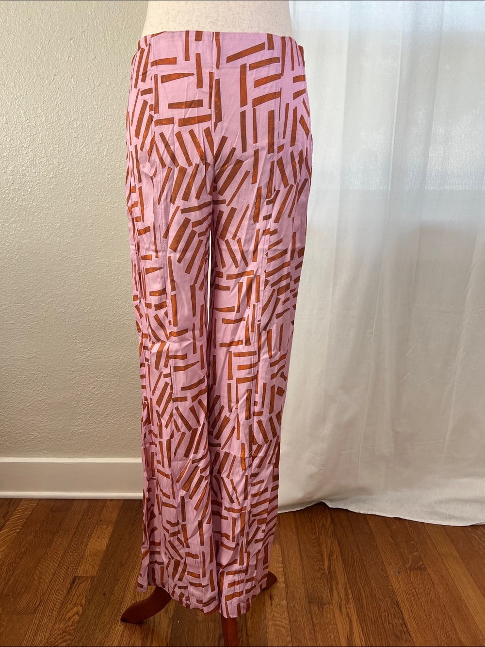 Self Contrast Pink Satin Caroline  Pants with Brown Geo Pattern. Size M. NWT.
